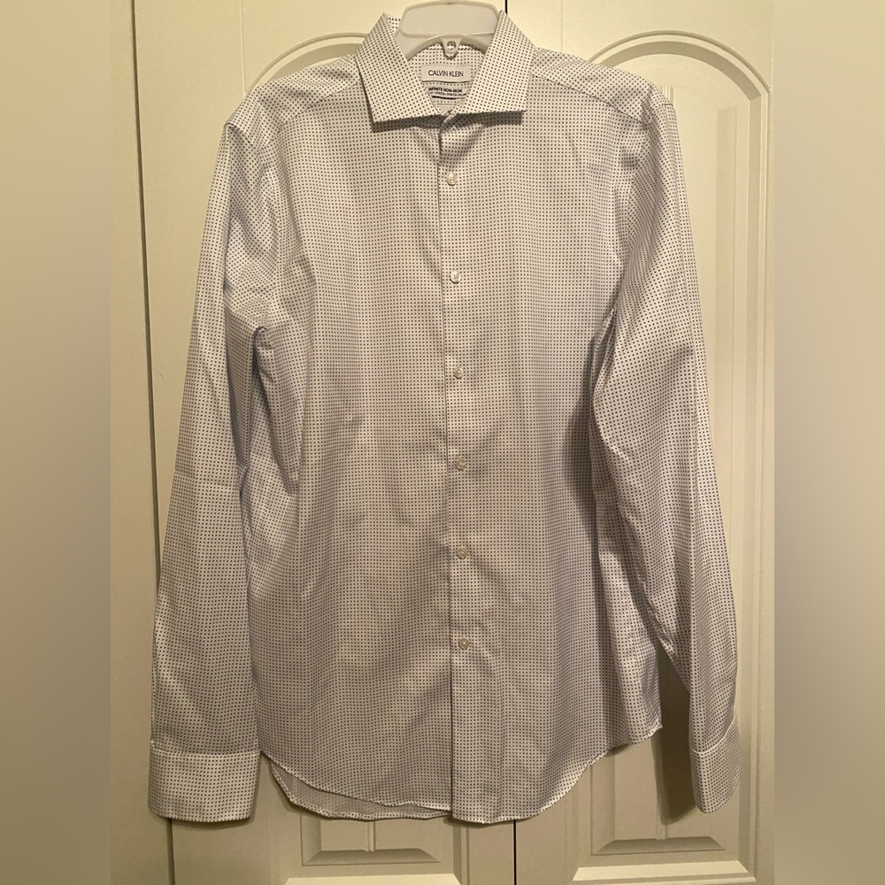 Calvin Klein, slim fit, stretch collar, non-iron, white w/ blue, 15 1/2, 34-35
